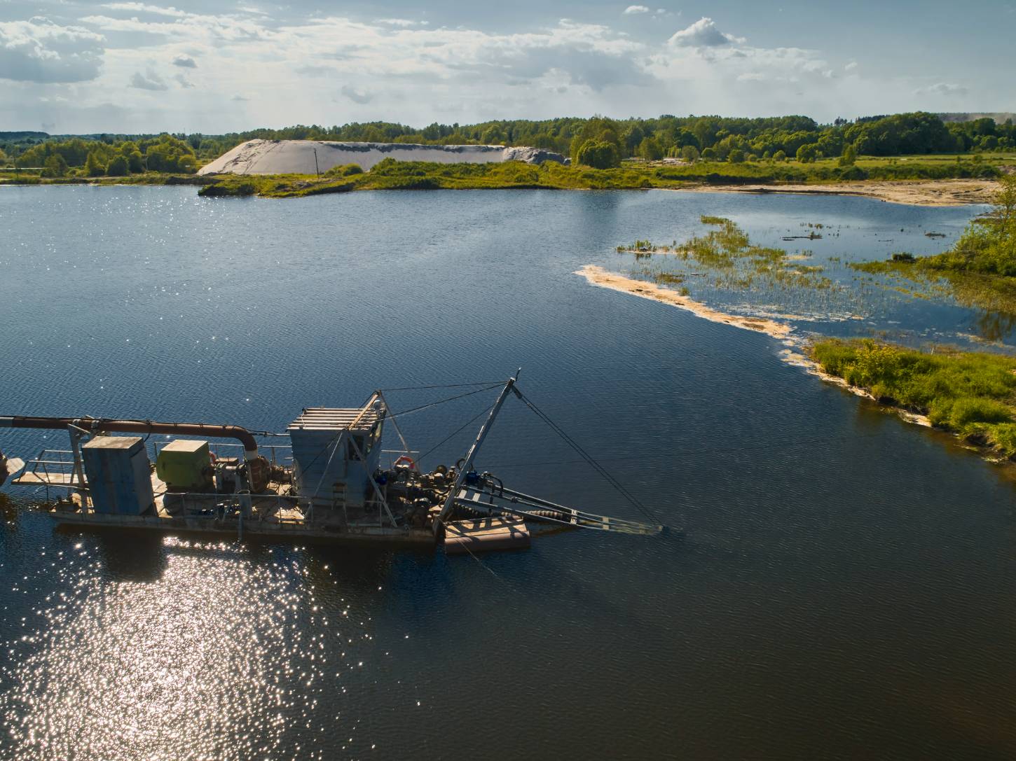 Understanding How a Hopper Dredger Works Applications and Benefits