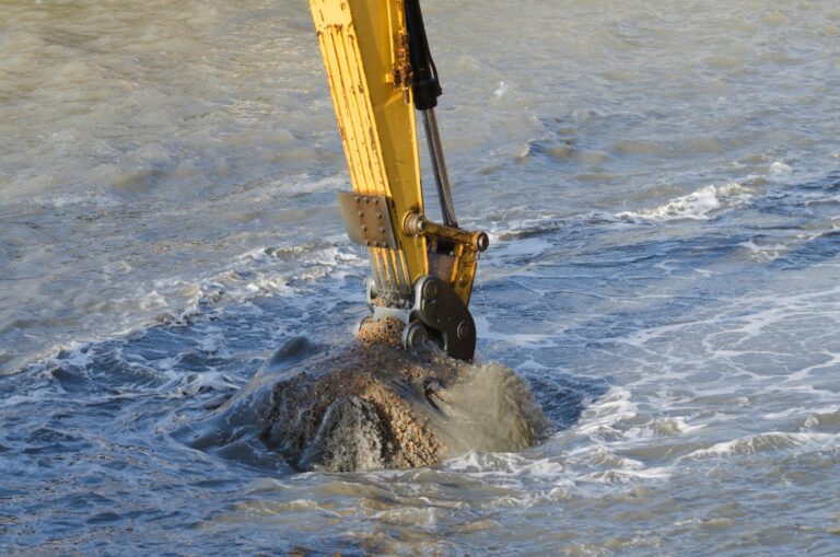 Key Benefits of Using Advanced Equipment to Dredge a Harbor